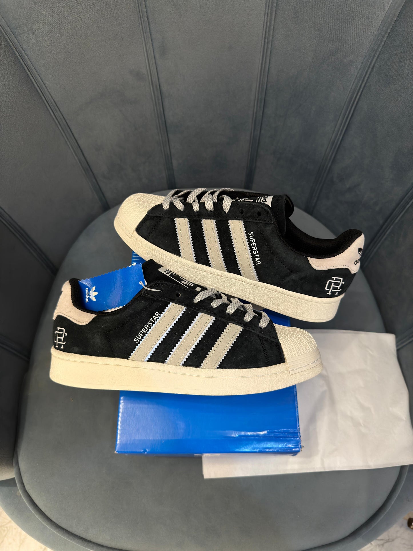 ADIDAS ORGINALS SUPERSTAR SUEDE REIGN CHAMP