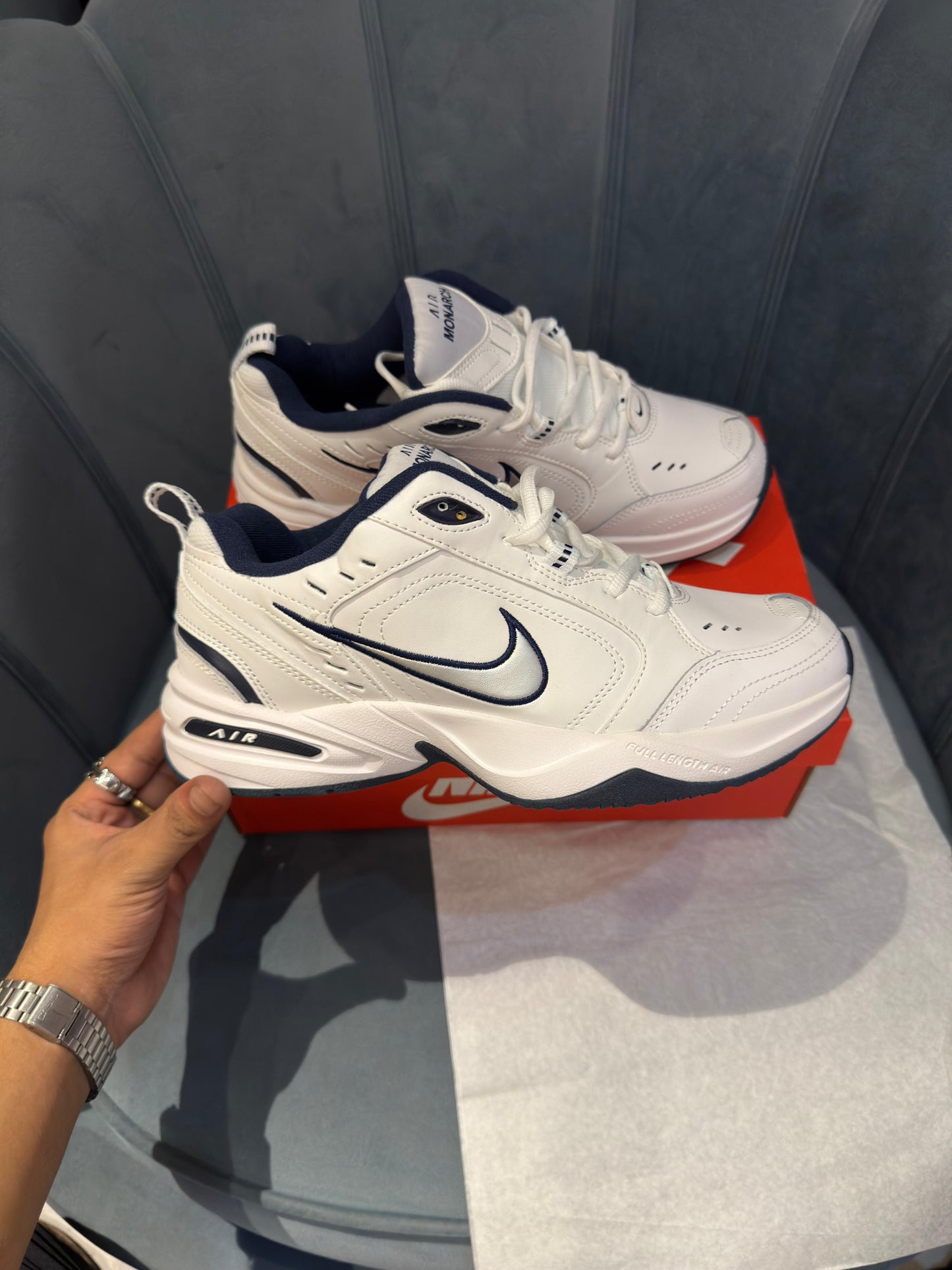 NIKE AIR MONARCH IV