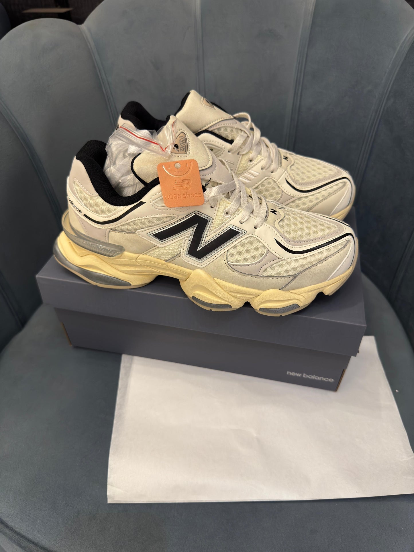 NEW BALANCE 9060 BEIGE / BLACK