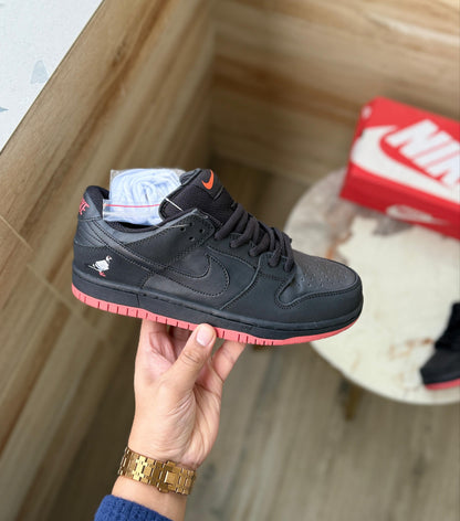 NIKE SB DUNK NYC PIGEON BLACK