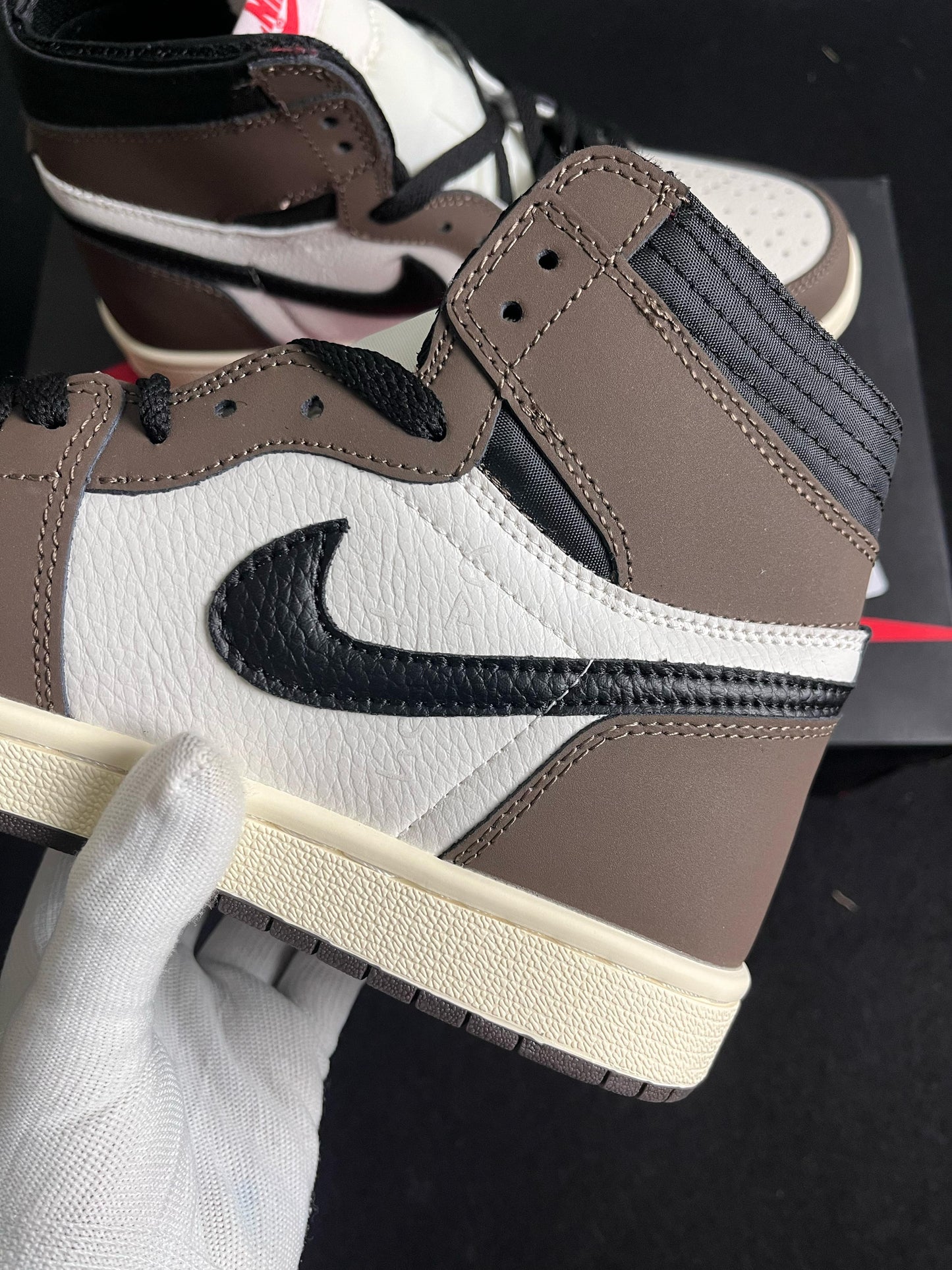 NIKE AIR JORDAN 1 TRAVIS SCOTT MOCHA HIGH SEMI UA