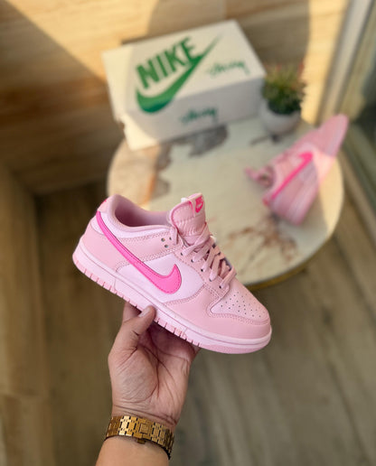 NIKE SB DUNK BARBIE TRIPPLE PINK
