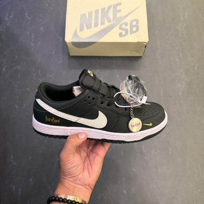 NIKE SB DUNK FEAR OF GOD 2025