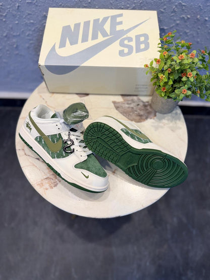 NIKE SB DUNK STUSSY WHITE ARMY GREEN 2025