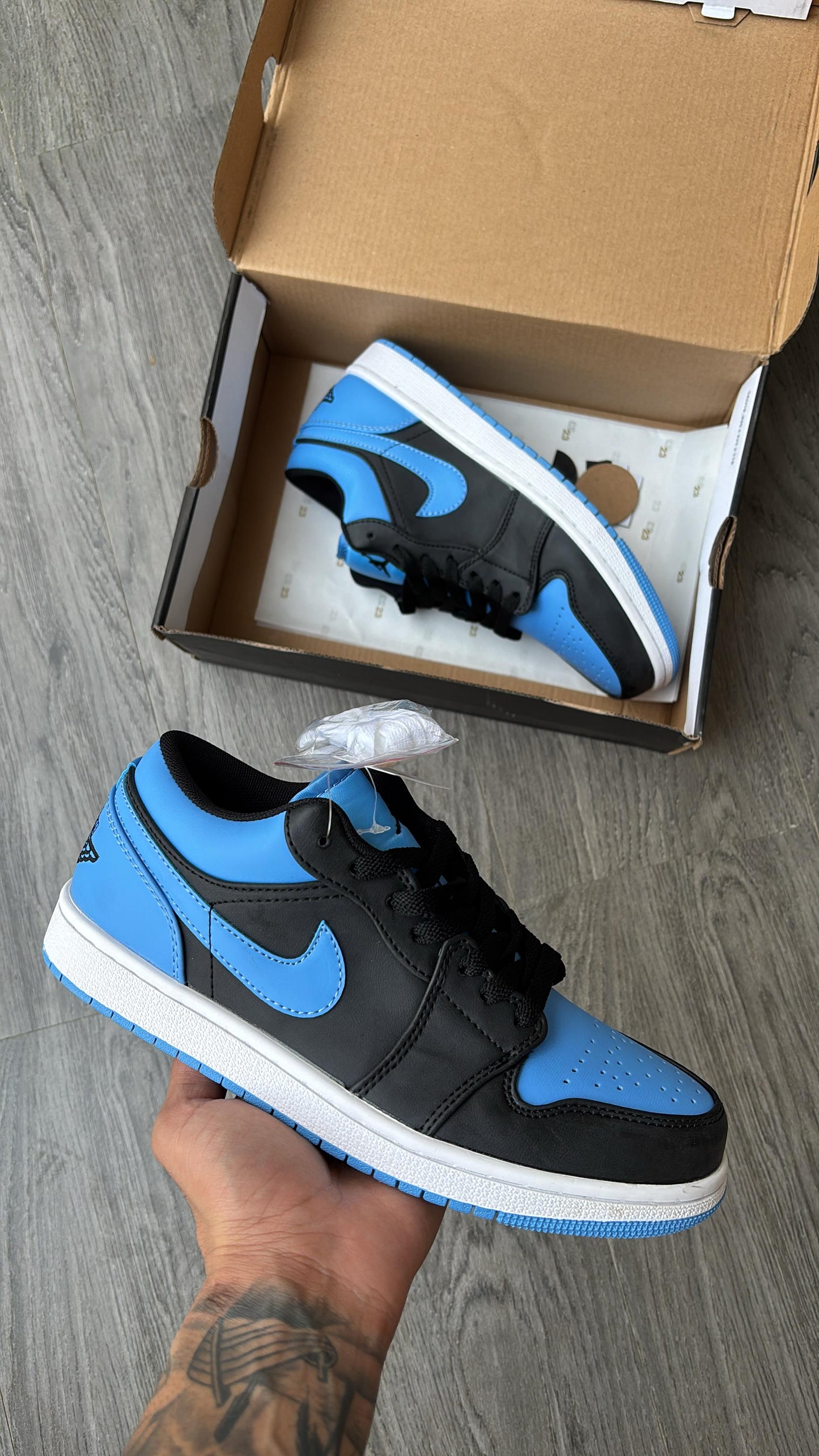 AIR JORDAN ONE LOW
