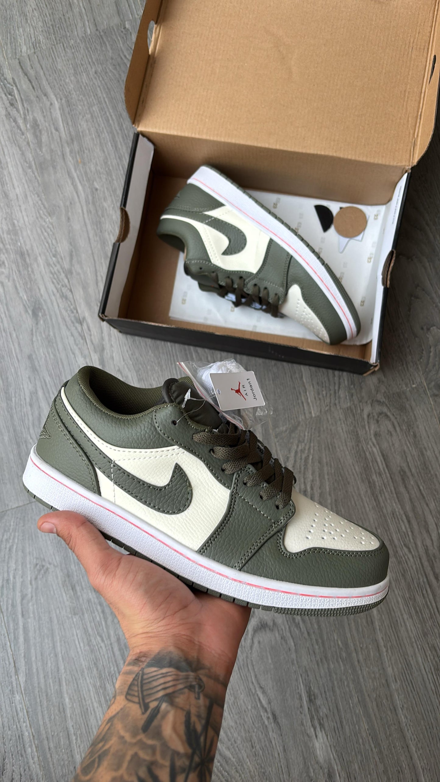 AIR JORDAN ONE LOW
