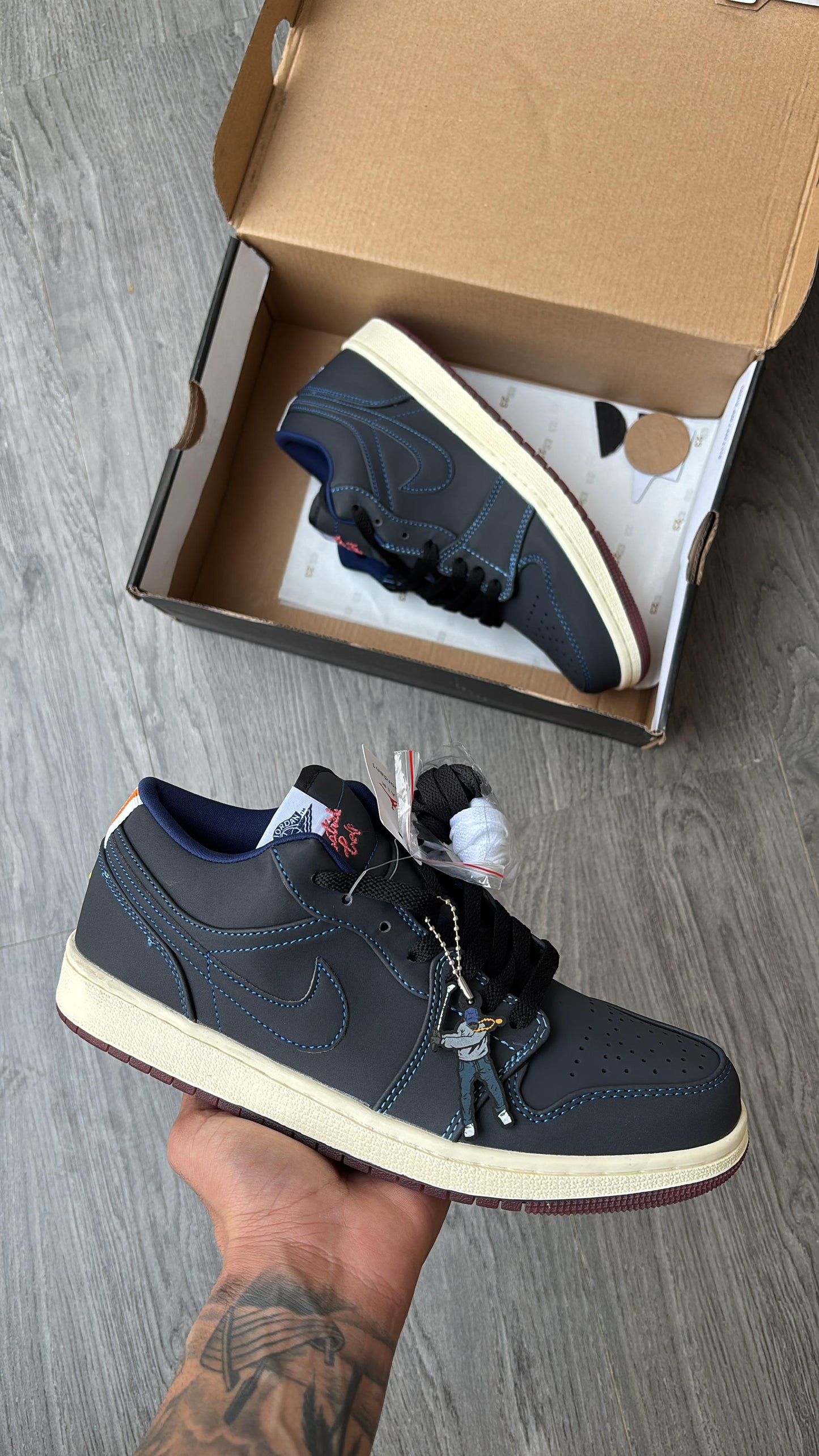 AIR JORDAN ONE LOW