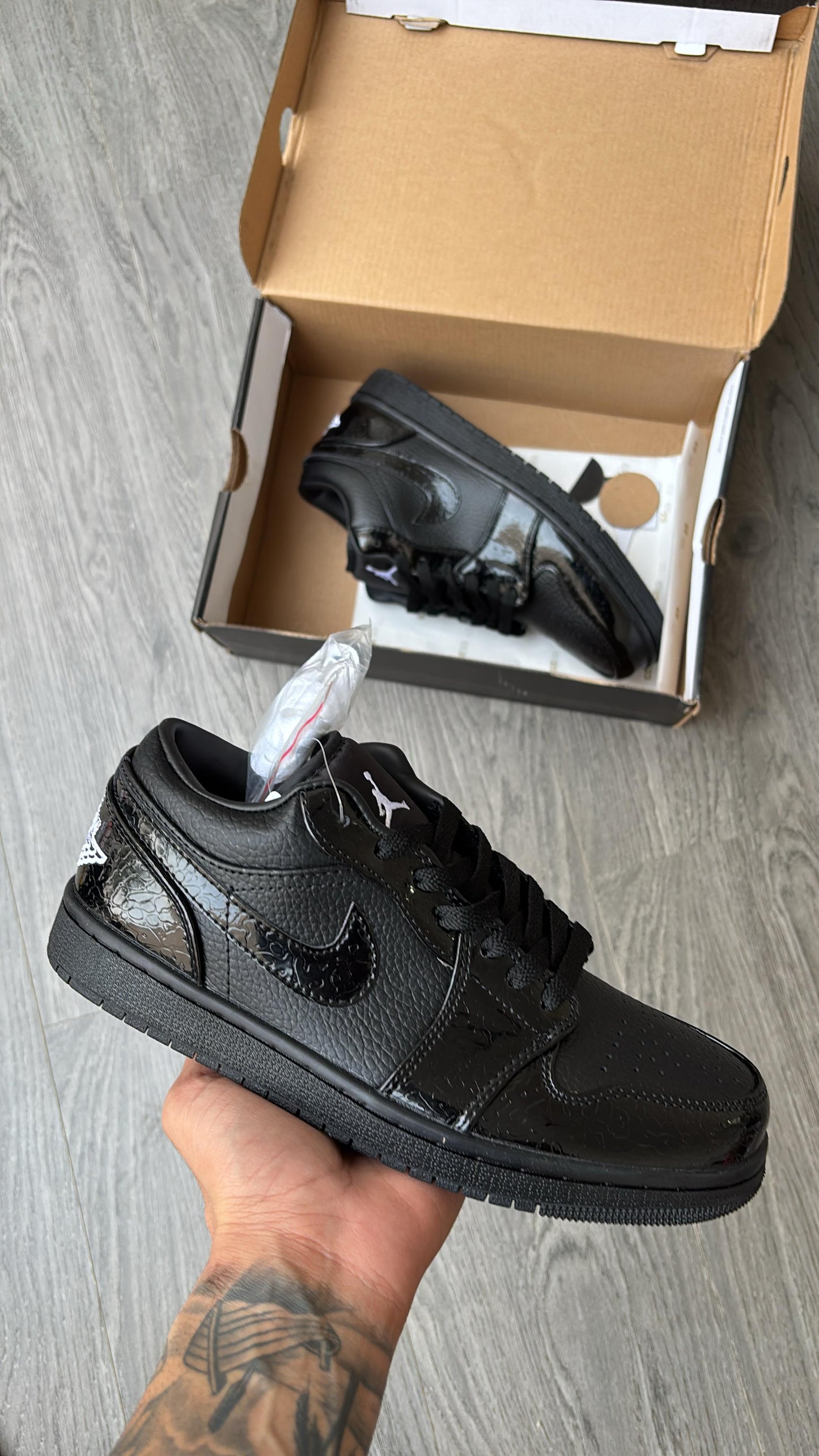 AIR JORDAN ONE LOW