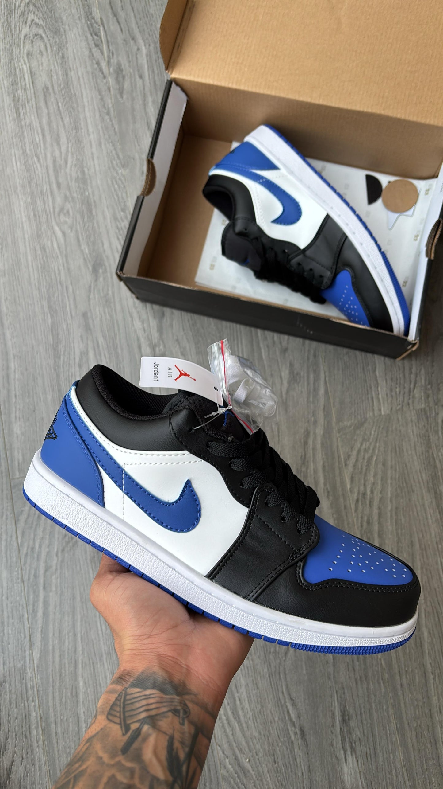 AIR JORDAN ONE LOW