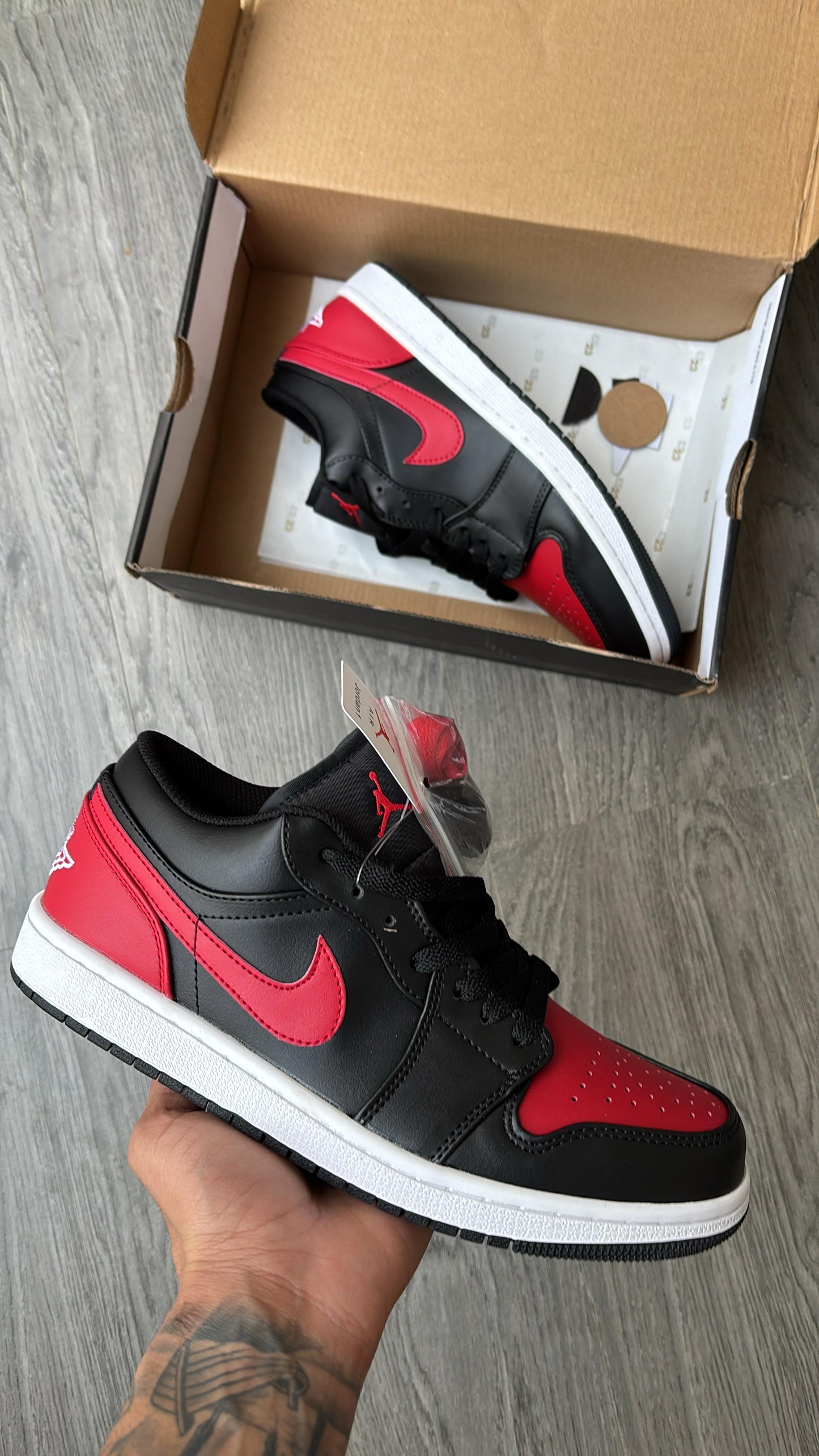 AIR JORDAN ONE LOW