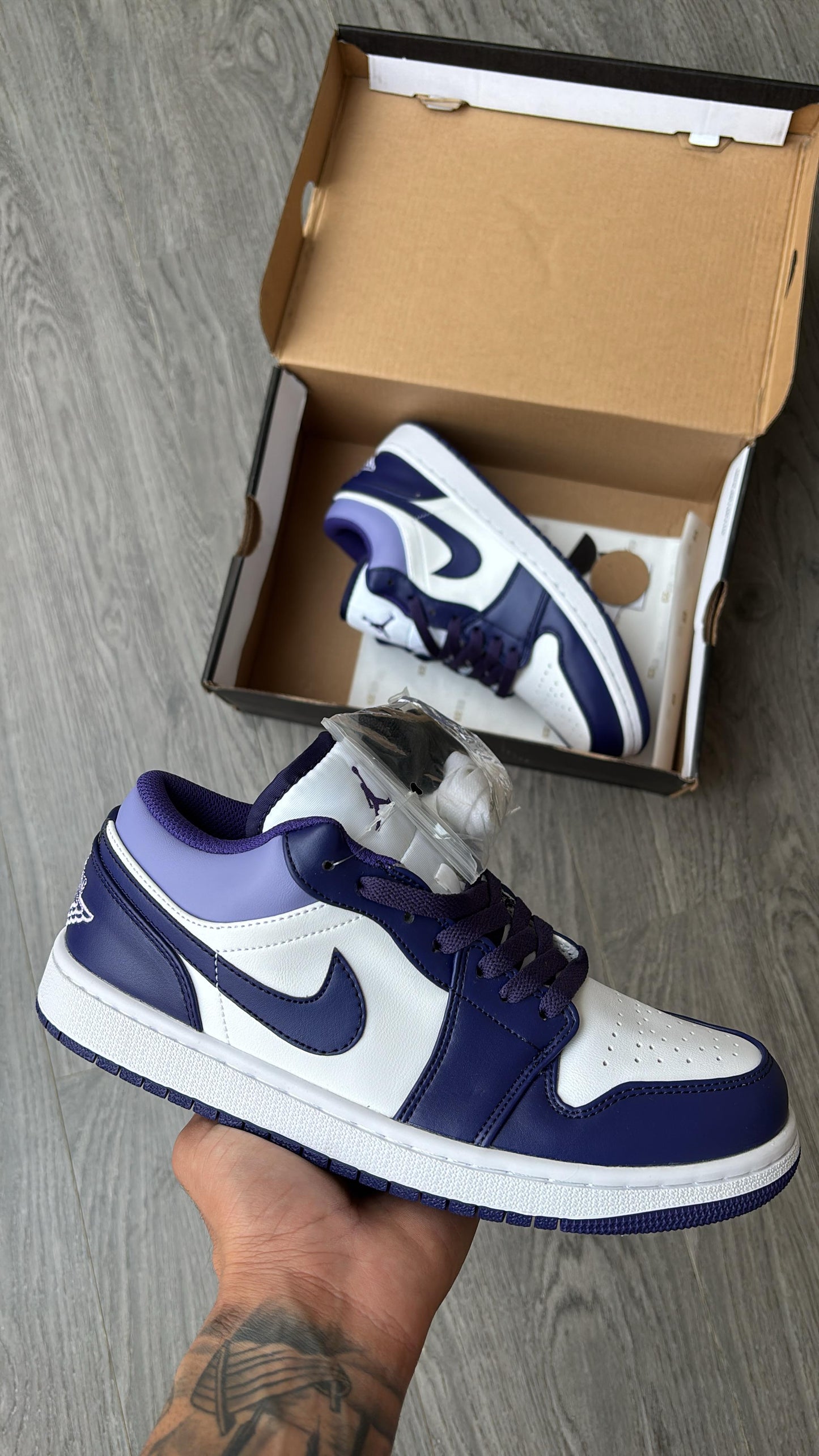 AIR JORDAN ONE LOW