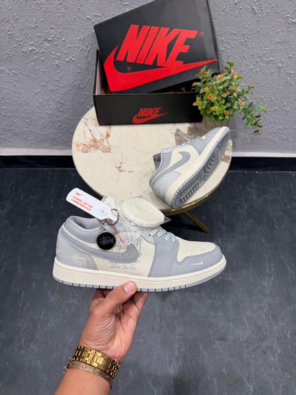 AIR JORDANS RETRO 1 LOW X STUSSY OG GREY KEYCHAIN