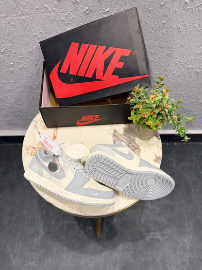 AIR JORDANS RETRO 1 LOW X STUSSY OG GREY KEYCHAIN