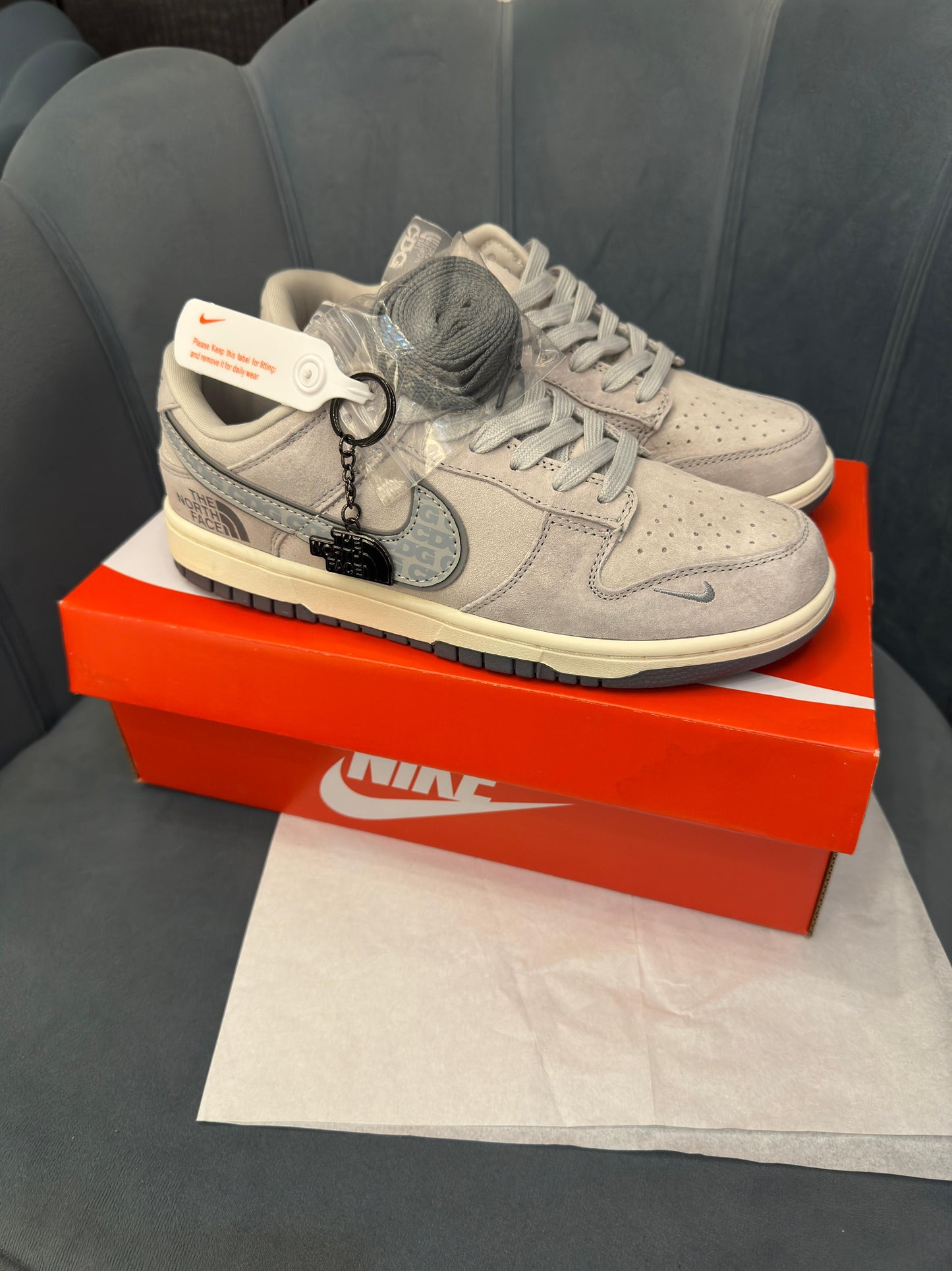 NIKE SB DUNK NORTH FACE GREY SKY CDG KEYCHAIN