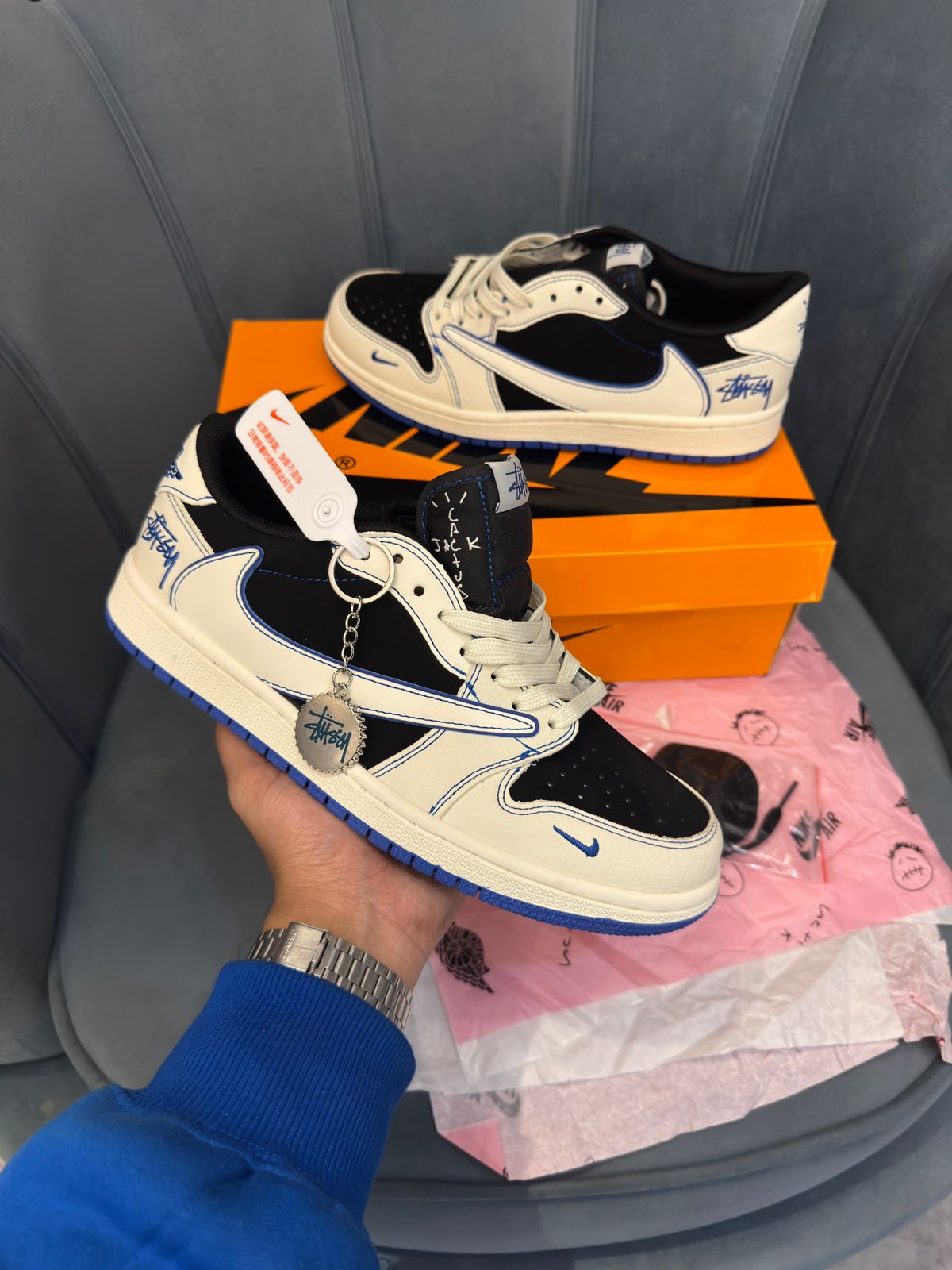 AIR JORDANS RETRO 1 LOW TRAVIS X STUSSY