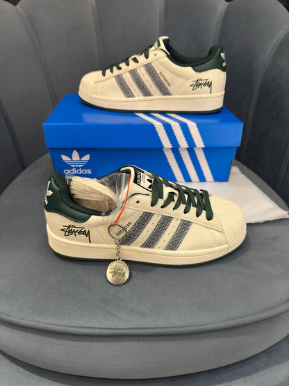 ADIDAS SUPERSTAR X STUSSY KEYCHAIN