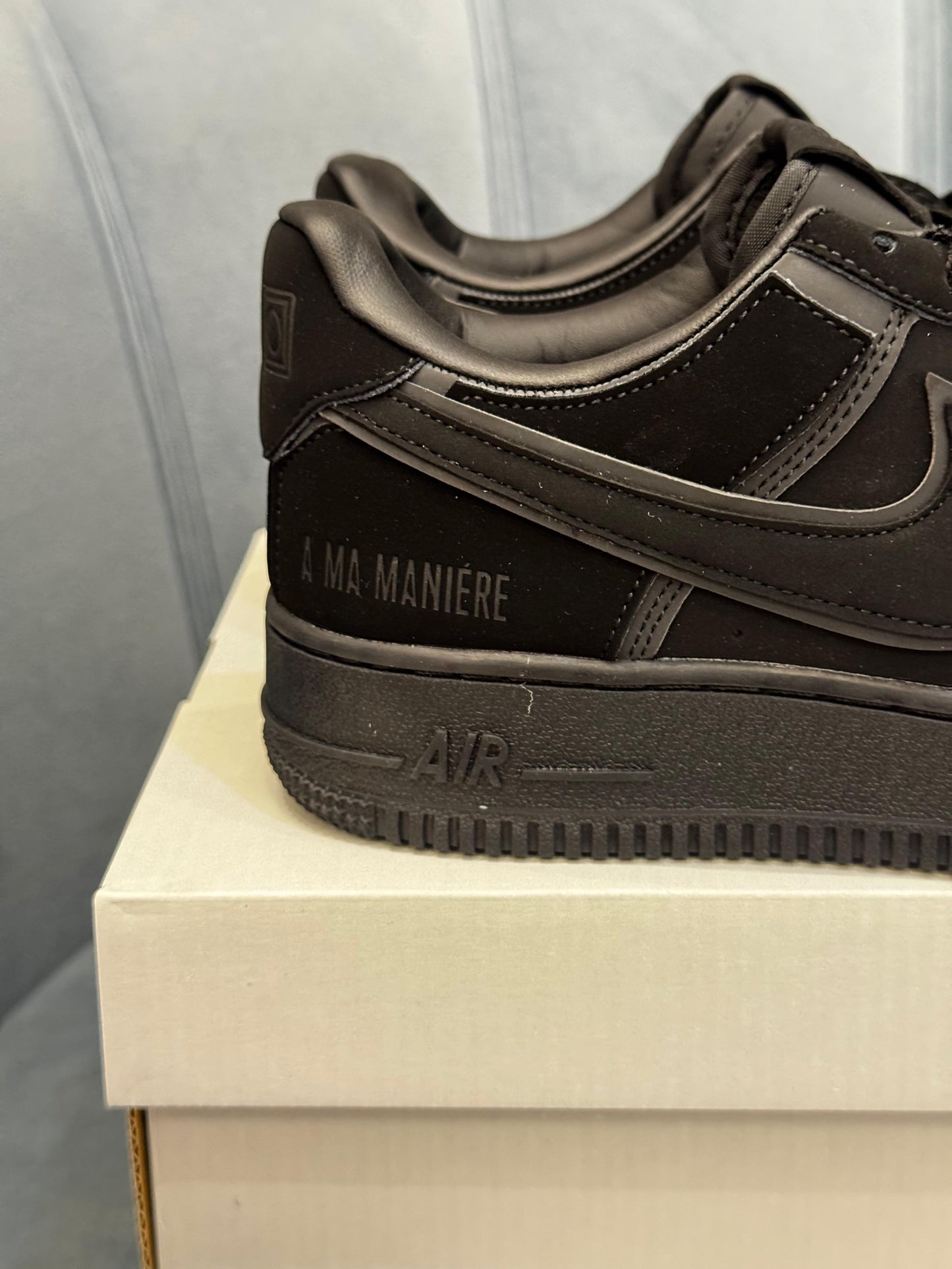 NIKE AIRFORCE 1 BLACK MANIERE