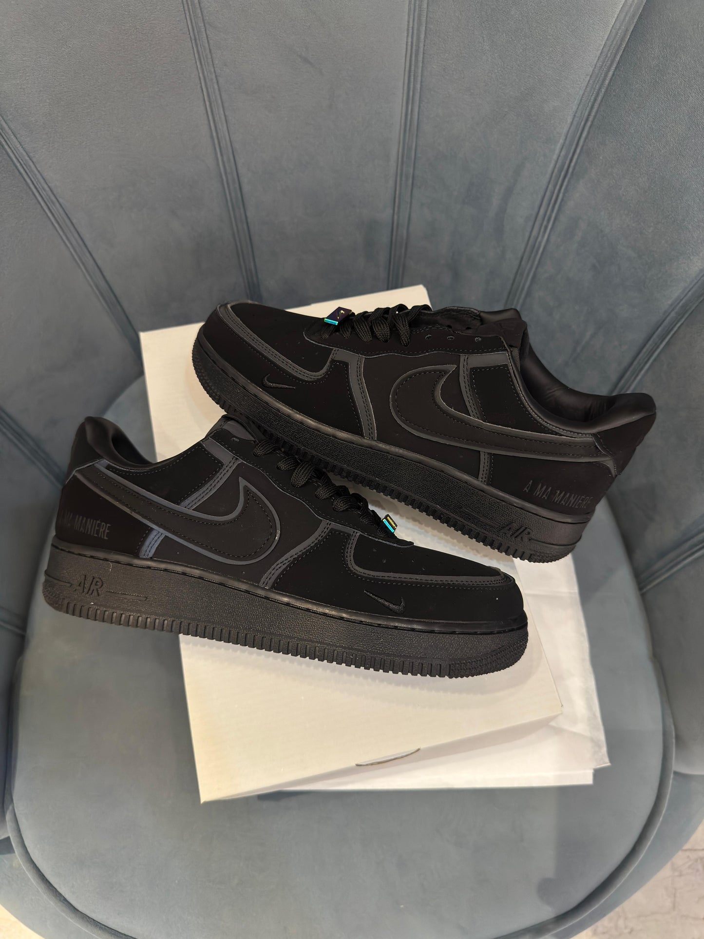 NIKE AIRFORCE 1 BLACK MANIERE
