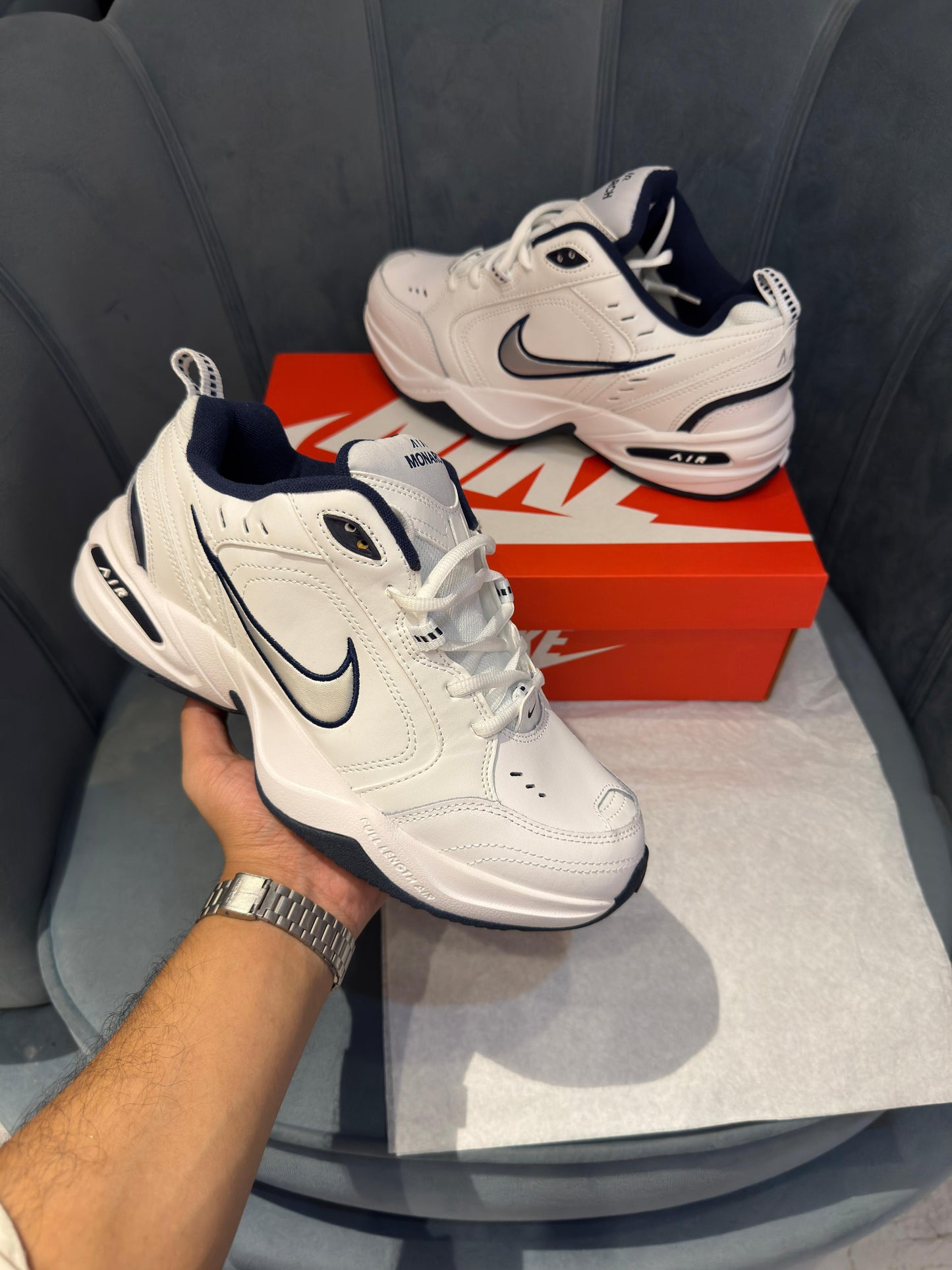 NIKE AIR MONARCH IV