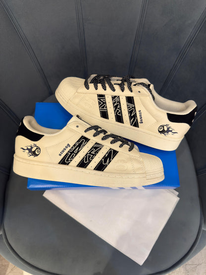 ADIDAS SUPERSTAR X STUSSY BALL  WITH KEYCHAIN