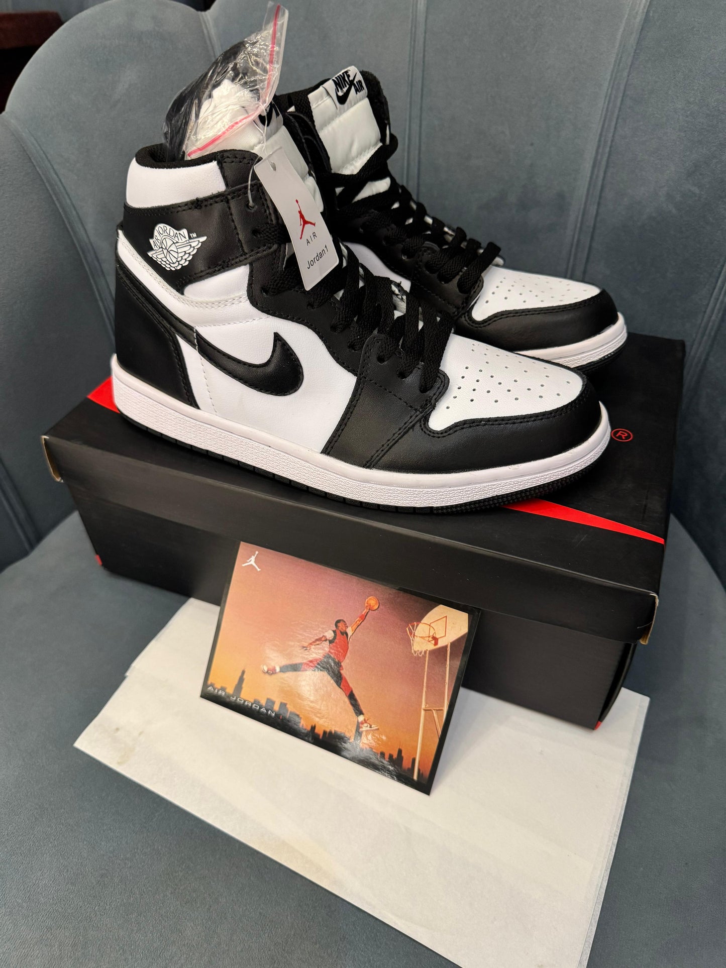 AIR JORDANS RETRO 1 PANDA