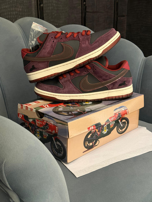 NIKE SB DUNK RIOT SKATESHOP