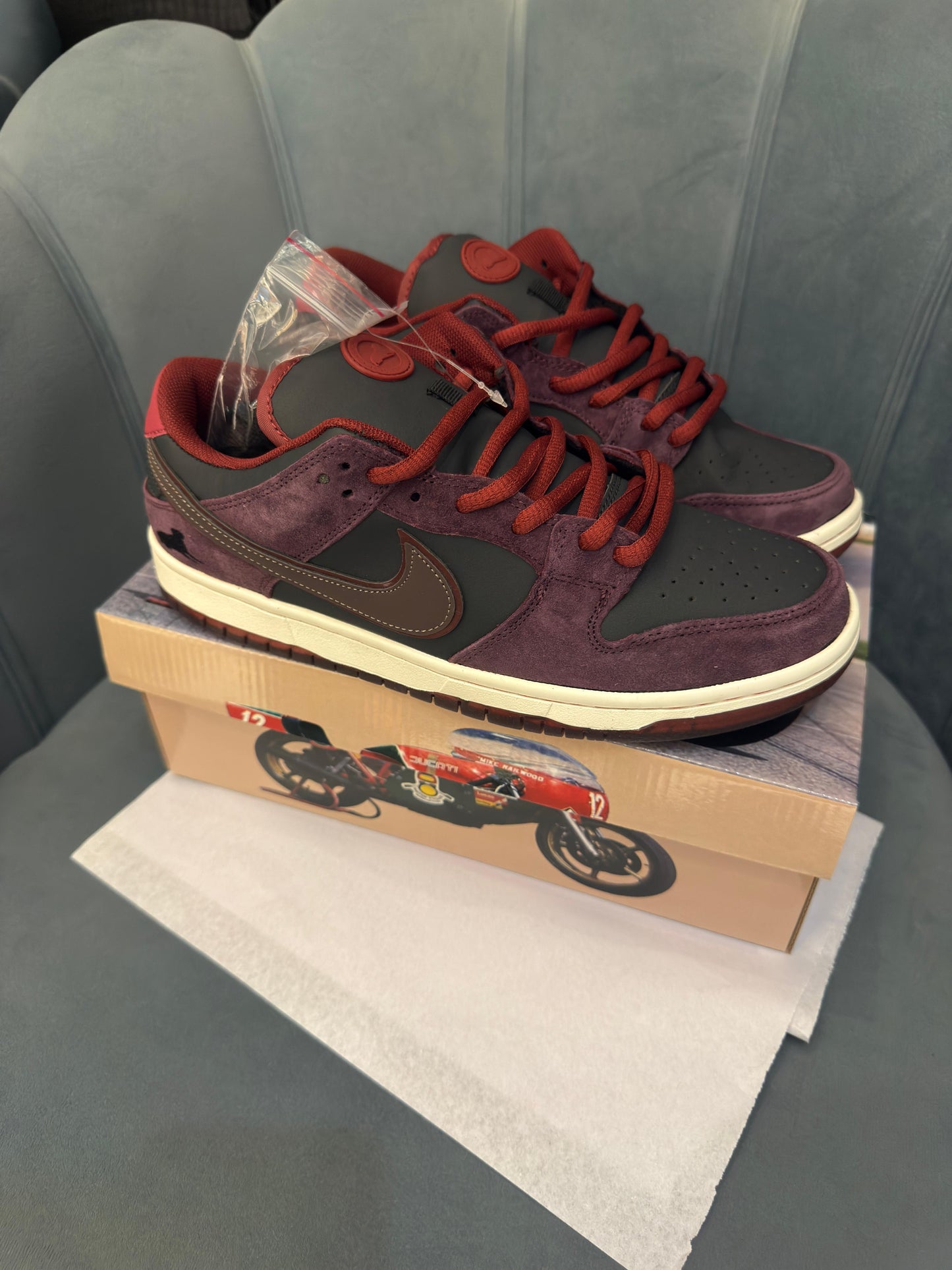 NIKE SB DUNK RIOT SKATESHOP