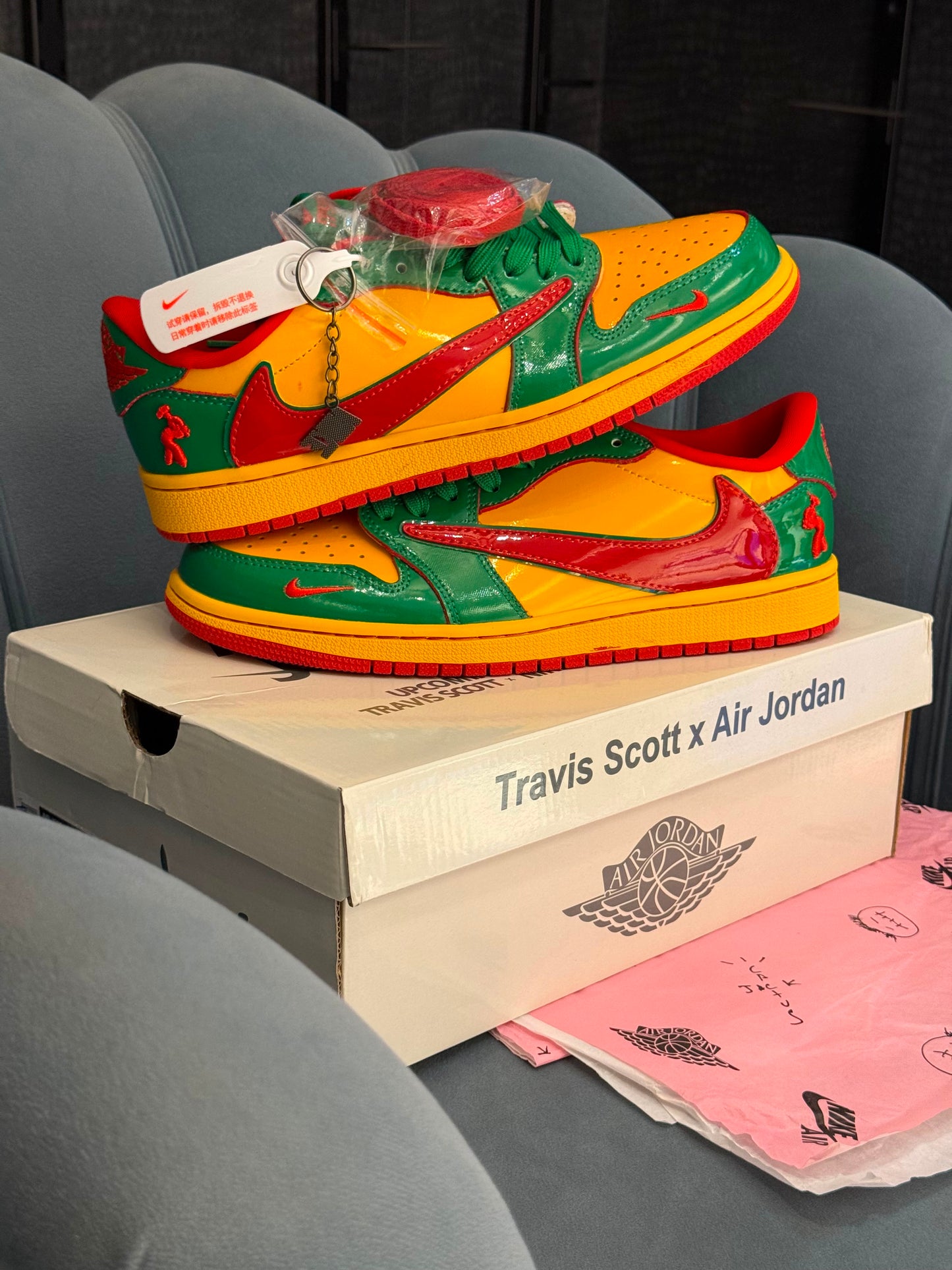 AIR JORDANS TRAVIS SCOTT X CONCRETE BOYS