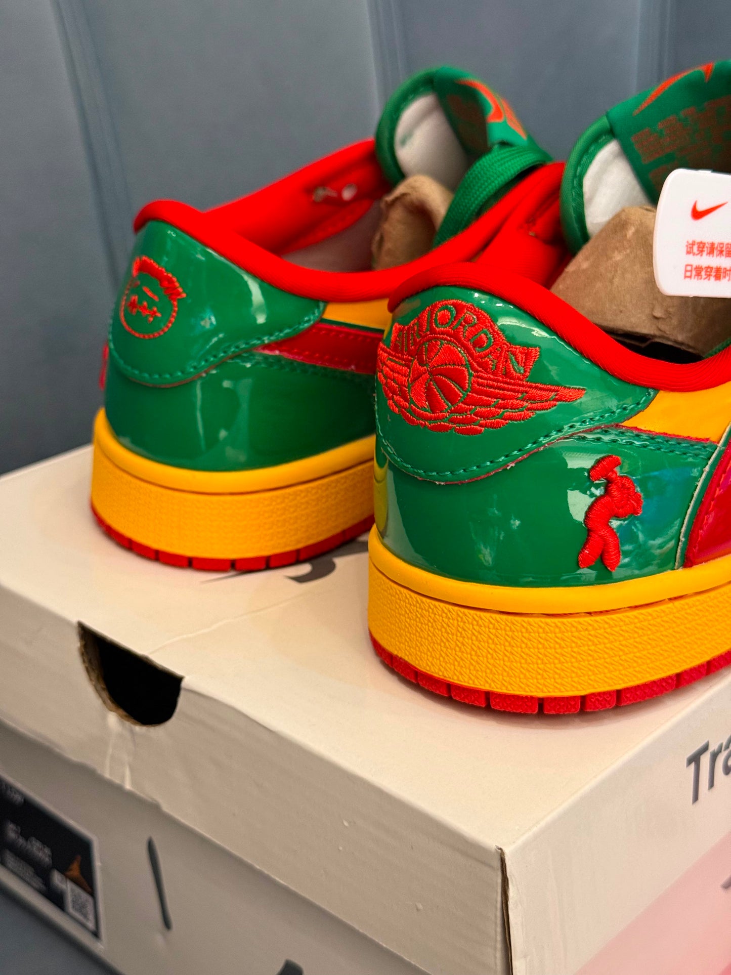 AIR JORDANS TRAVIS SCOTT X CONCRETE BOYS