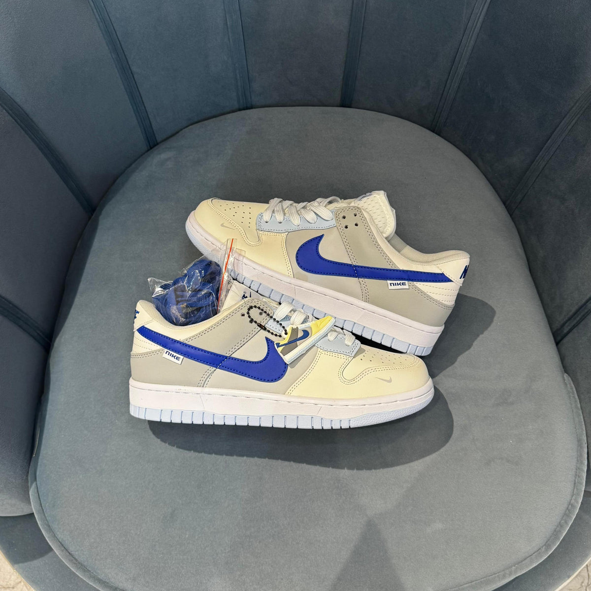 NIKE SB DUNK IVORY HYPER ROYAL