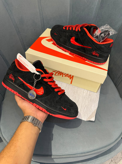NIKE SB DUNK STUSSY X RED