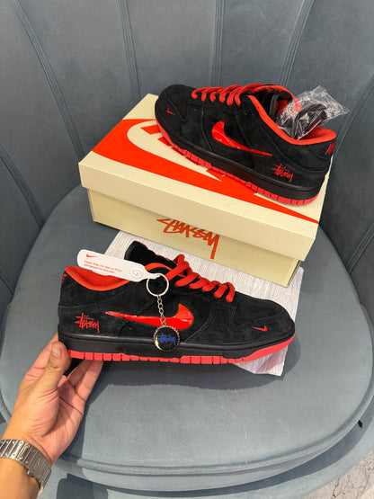 NIKE SB DUNK STUSSY X RED