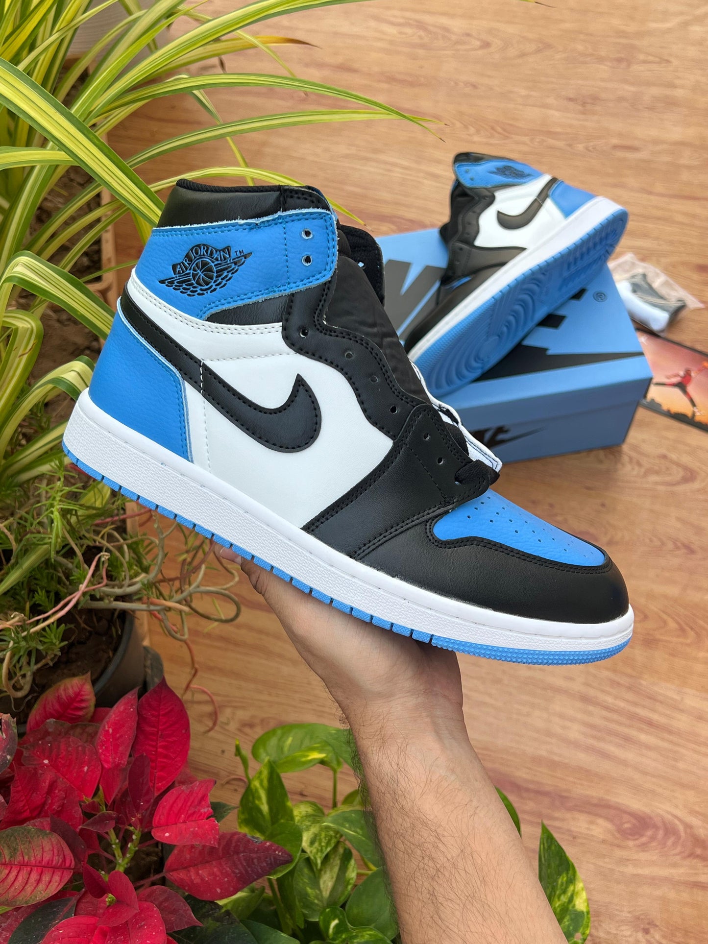 AIR JORDAN RETRO 1 HIGH UNC TOE SEMI UA
