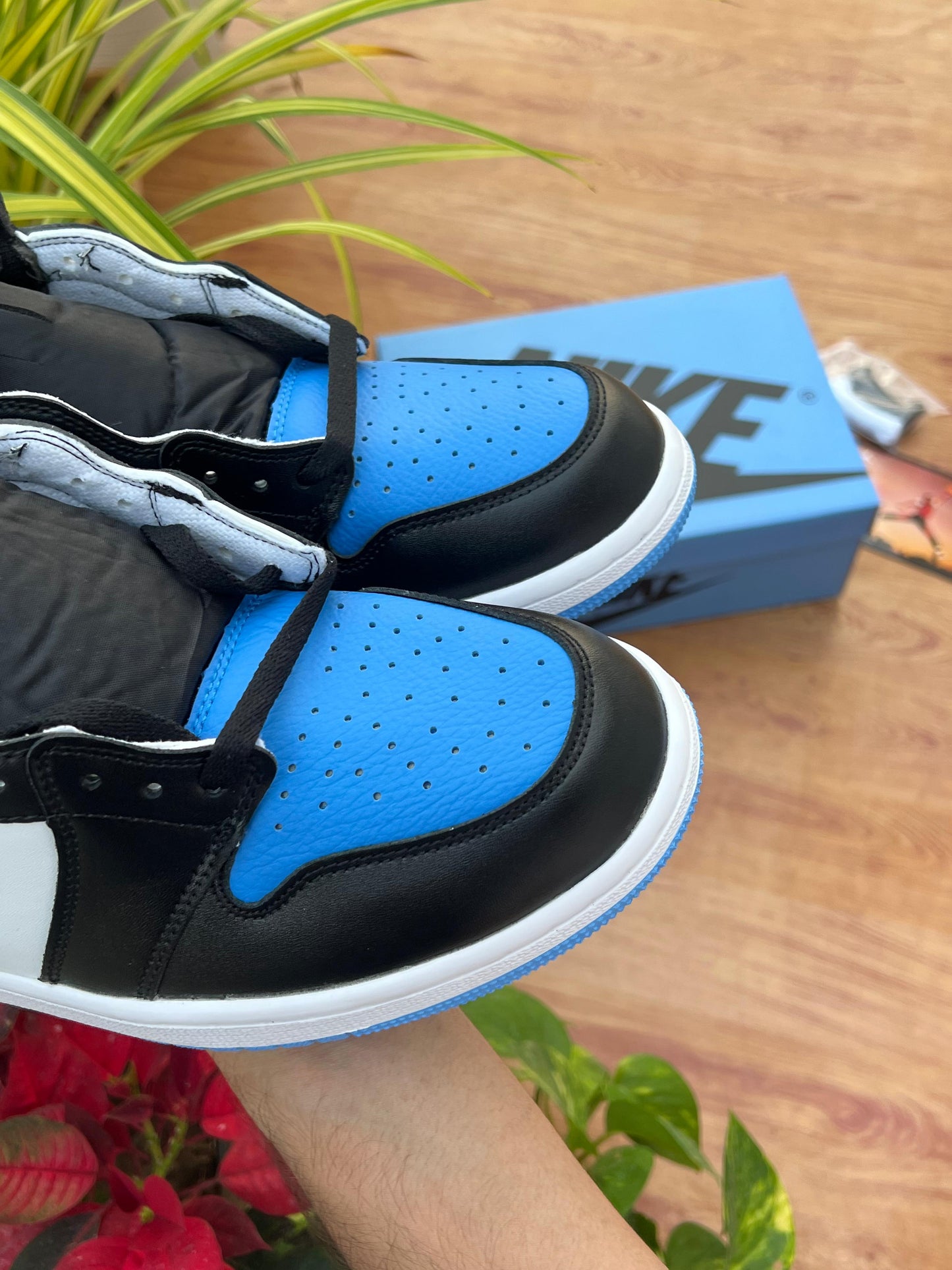 AIR JORDAN RETRO 1 HIGH UNC TOE SEMI UA