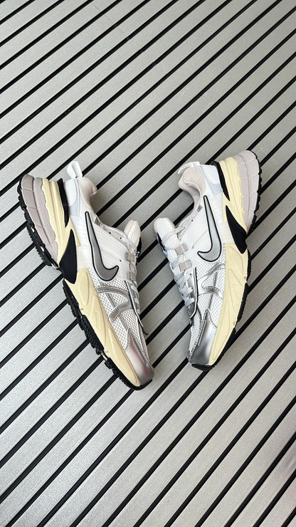 NIKE V2K RUN SILVER